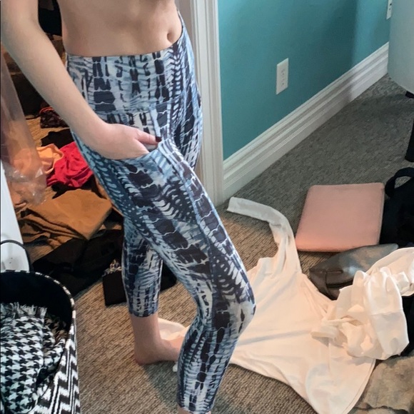 Cropped Printed Leggings - Picture 11 of 12